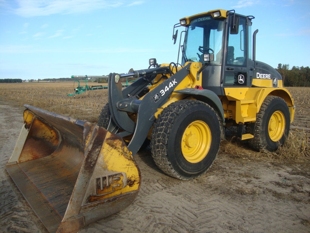 2014 JD 344K Wheel loader: 2014 JD 344K Wheel loader 2YD. BuckeT erops 4680 hrs NEW rubber SN#1LU344KXLZB034397