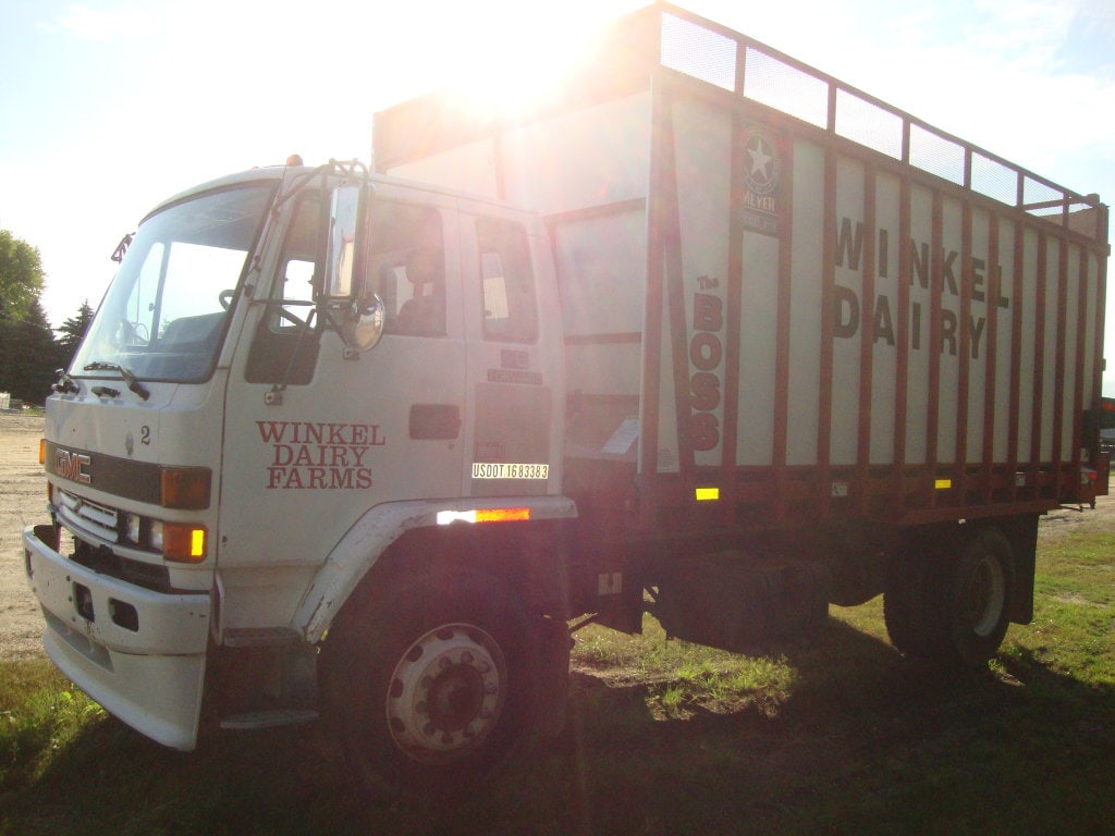 1992 GMC 7000 DSL: 1992 GMC 7000 DSL. CABOVER truck w/Meyer 8118 forage box BARN DOOR STYLE unit #2 VIN3300429