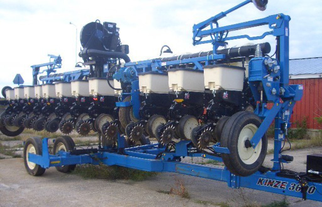 2012 Kinze 3600 12 liquid planter: 2012 Kinze 3600 12 liquid planter w/updated precision units & 12 original seed units monitor MARTIN ROW CLEANERS FIRMERS SN#626457