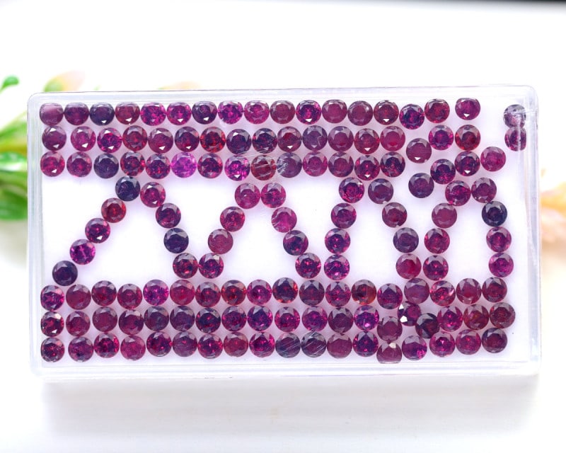 17.0Ct Natural Wholesale Unheated 2.7mm Rhodolite Garnet Lot - Ceylon Gemstone - Round Faceted: Ksmith Jewels Global Welcome to our auction house, today auction brought to you by Ksmith Jewels Global based in Penang, Malaysia specialize in all kinds of opal and color gemstone both in manufacturi