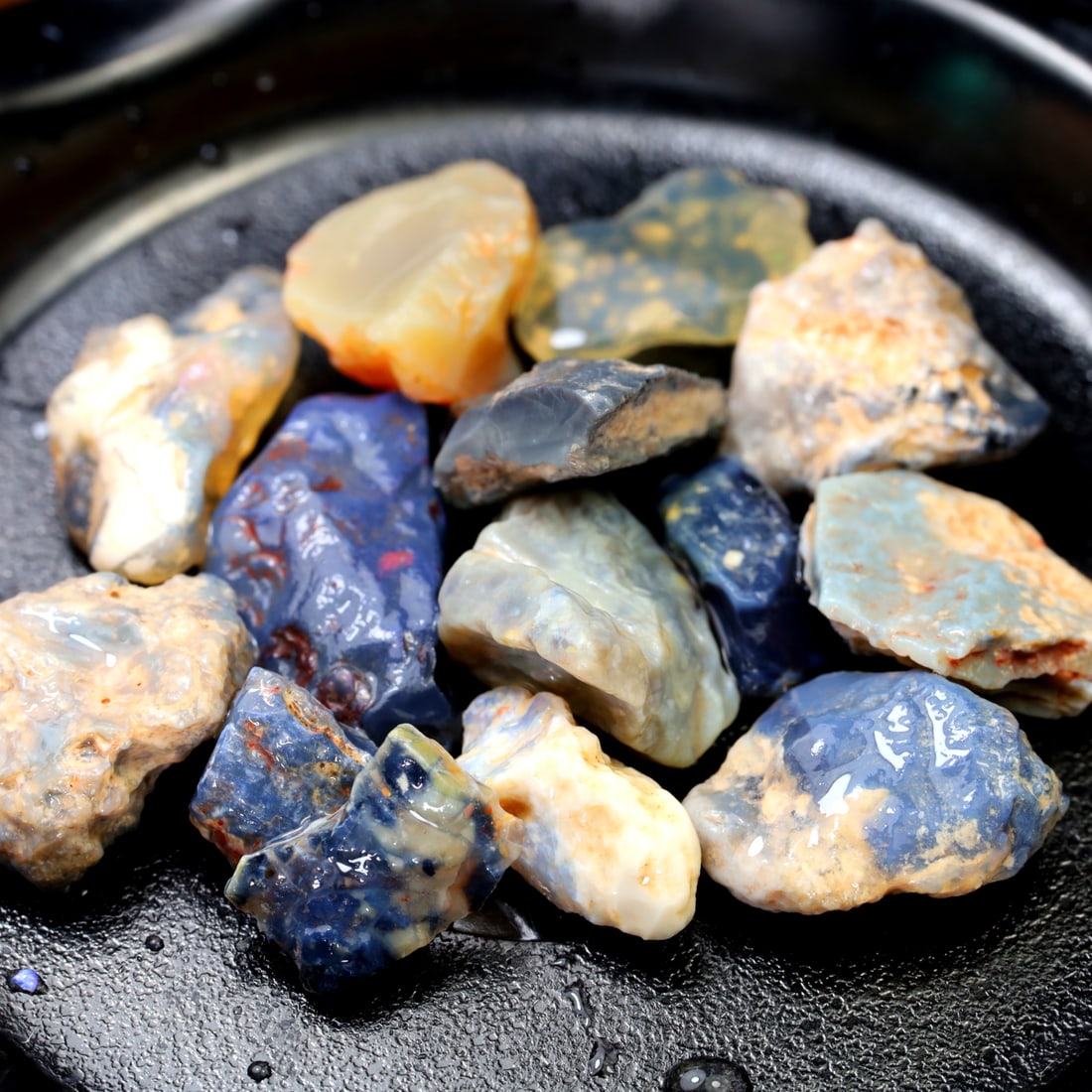 79.32Ct Group of Australian Lightning Ridge Dark Black Opal Rough 18.8x14x8.3mm: Ksmith Jewels Global Welcome to our auction house, today auction brought to you by Ksmith Jewels Global based in Penang, Malaysia specialize in all kinds of opal and color gemstone both in manufacturi