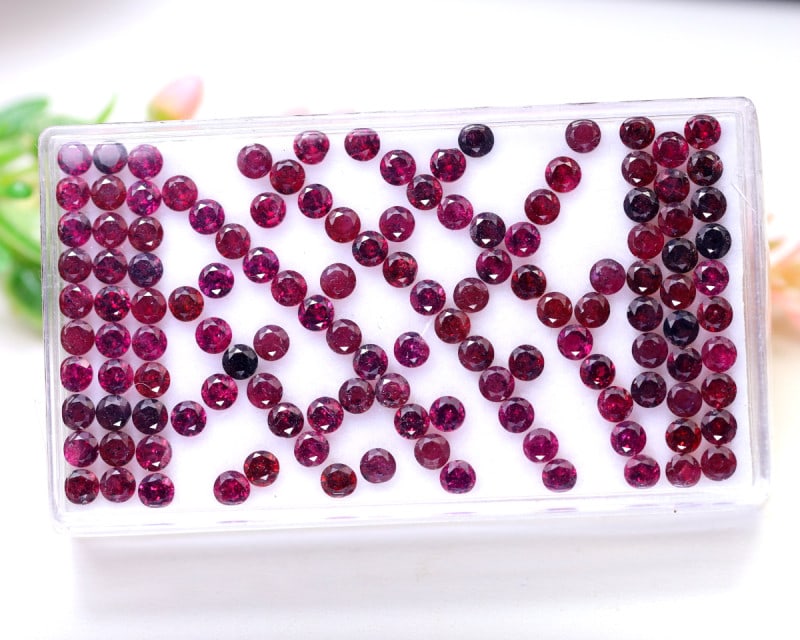 16.0Ct Natural Wholesale Unheated 2.7mm Rhodolite Garnet Lot - Ceylon Gemstone - Round Faceted: Ksmith Jewels Global Welcome to our auction house, today auction brought to you by Ksmith Jewels Global based in Penang, Malaysia specialize in all kinds of opal and color gemstone both in manufacturi