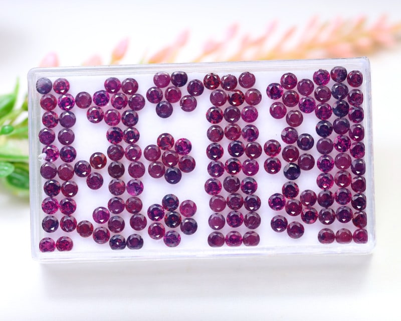 16.0Ct Natural Wholesale Unheated 2.7mm Rhodolite Garnet Lot - Ceylon Gemstone - Round Faceted: Ksmith Jewels Global Welcome to our auction house, today auction brought to you by Ksmith Jewels Global based in Penang, Malaysia specialize in all kinds of opal and color gemstone both in manufacturi