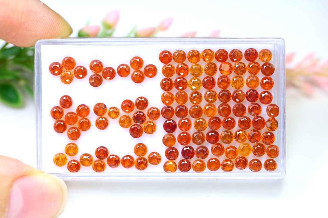 18.0Ct Natural Wholesale Unheated 2.7mm Orange Hessonite Garnet Lot - Mozambique Gemstone - Round: Ksmith Jewels Global Welcome to our auction house, today auction brought to you by Ksmith Jewels Global based in Penang, Malaysia specialize in all kinds of opal and color gemstone both in manufacturi