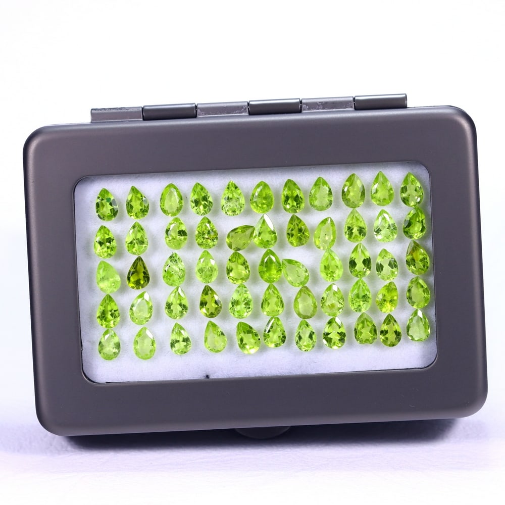 22.92Ct Group of Green Peridot - Polished Faceted: Ksmith Jewels Global Welcome to our auction house, today auction brought to you by Ksmith Jewels Global based in Penang, Malaysia specialize in all kinds of opal and color gemstone both in manufacturi