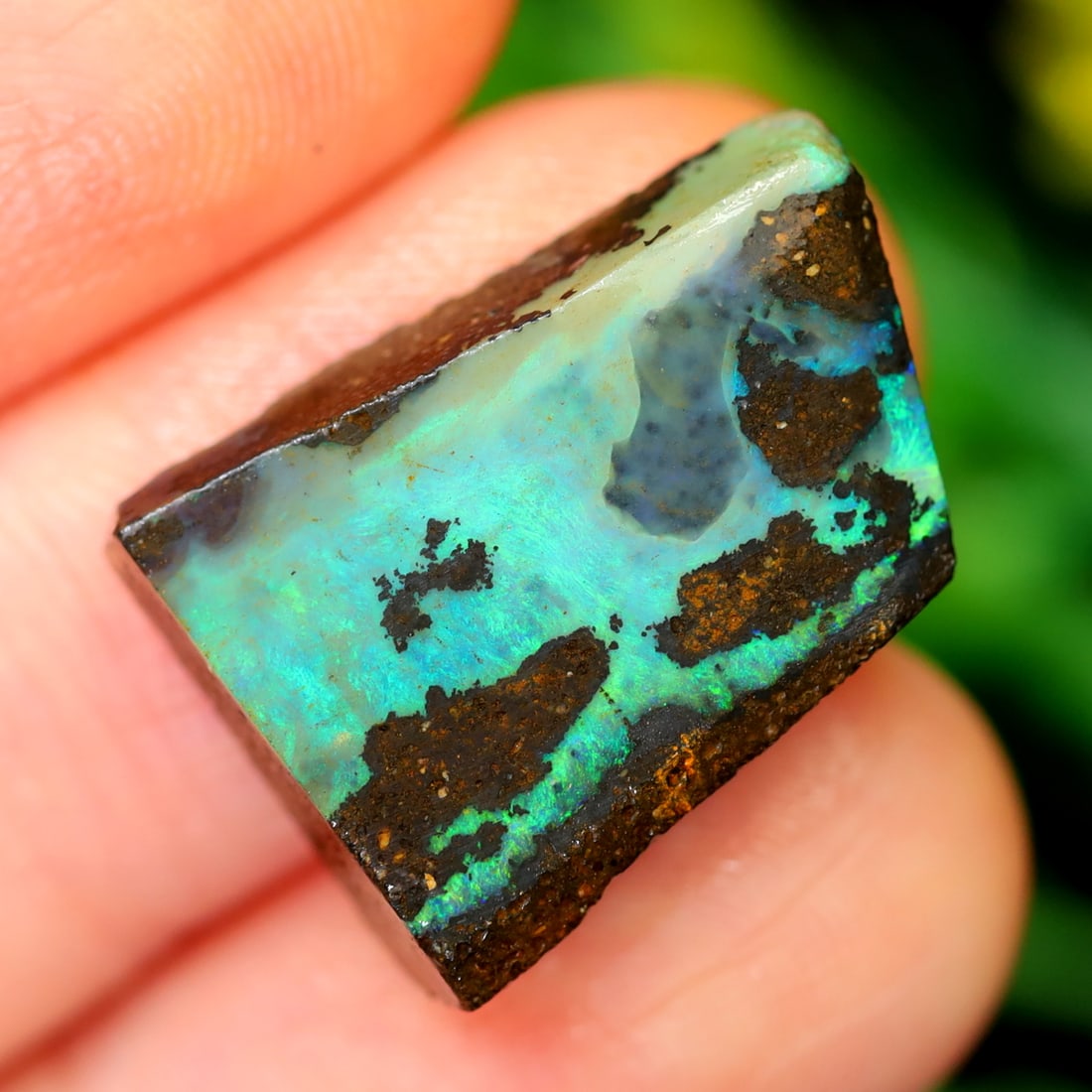 11.66Ct Winton Boulder Cutter Rough Opal - Australian Opal - Rough Opal: Ksmith Jewels Global Welcome to our auction house, today auction brought to you by Ksmith Jewels Global based in Penang, Malaysia specialize in all kinds of opal and color gemstone both in manufacturi