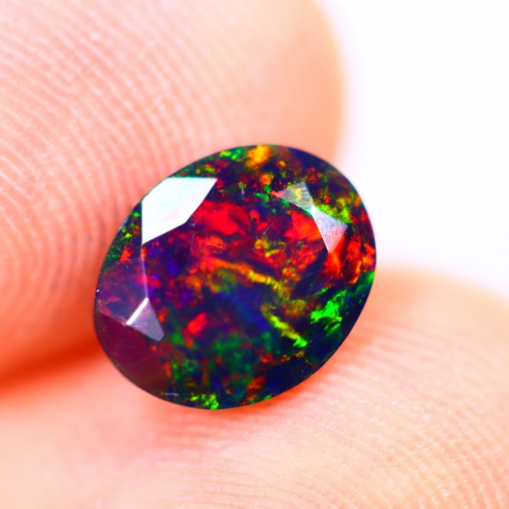 0.89Ct Welo Black Opal Polished - Ethiopian Opal - Oval Faceted: Ksmith Jewels Global Welcome to our auction house, today auction brought to you by Ksmith Jewels Global based in Penang, Malaysia specialize in all kinds of opal and color gemstone both in manufacturi