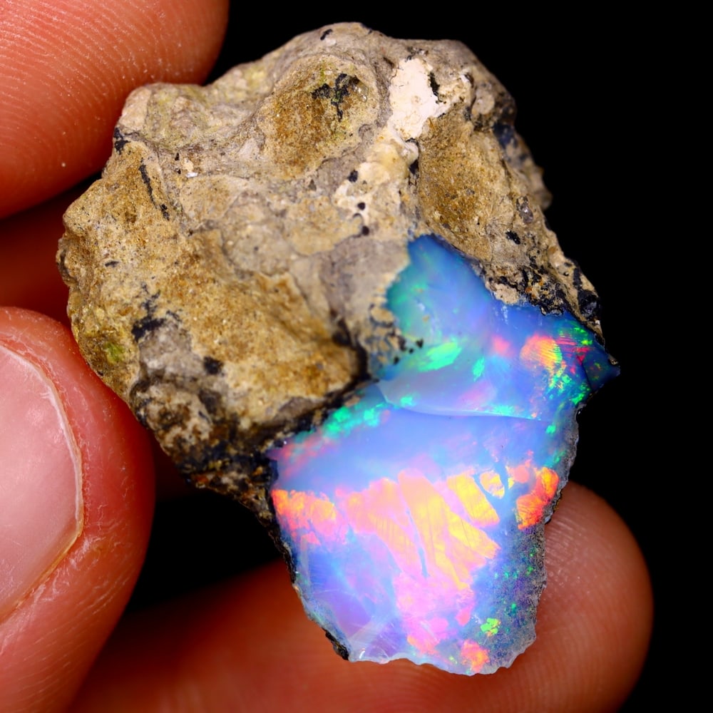 26Ct Rough Opal Specimen - Ethiopian Opal - Mineral Rough: Ksmith Jewels Global Welcome to our auction house, today auction brought to you by Ksmith Jewels Global based in Penang, Malaysia specialize in all kinds of opal and color gemstone both in manufacturi