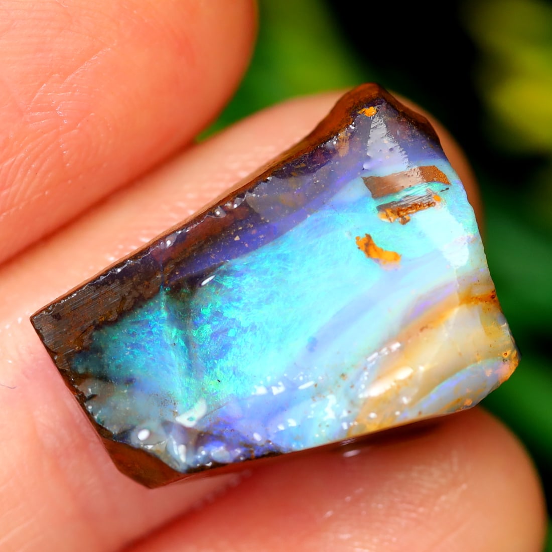 12.54Ct Winton Boulder Cutter Rough Opal - Australian Opal - Rough Opal: Ksmith Jewels Global Welcome to our auction house, today auction brought to you by Ksmith Jewels Global based in Penang, Malaysia specialize in all kinds of opal and color gemstone both in manufacturi