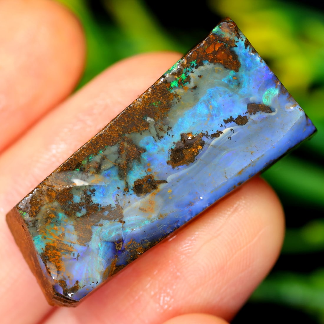 21.50Ct Winton Boulder Cutter Rough Opal - Australian Opal - Rough Opal: Ksmith Jewels Global Welcome to our auction house, today auction brought to you by Ksmith Jewels Global based in Penang, Malaysia specialize in all kinds of opal and color gemstone both in manufacturi
