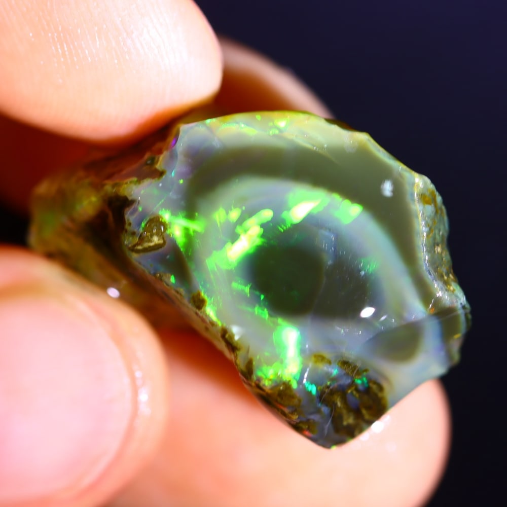 27Ct Crystal Opal Specimen - Ethiopian Opal - Crystal Raw Rough: Ksmith Jewels Global Welcome to our auction house, today auction brought to you by Ksmith Jewels Global based in Penang, Malaysia specialize in all kinds of opal and color gemstone both in manufacturi