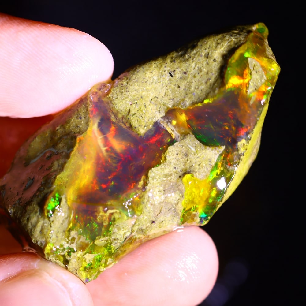 61Ct Crystal Opal Specimen - Ethiopian Opal - Crystal Raw Rough: Ksmith Jewels Global Welcome to our auction house, today auction brought to you by Ksmith Jewels Global based in Penang, Malaysia specialize in all kinds of opal and color gemstone both in manufacturi