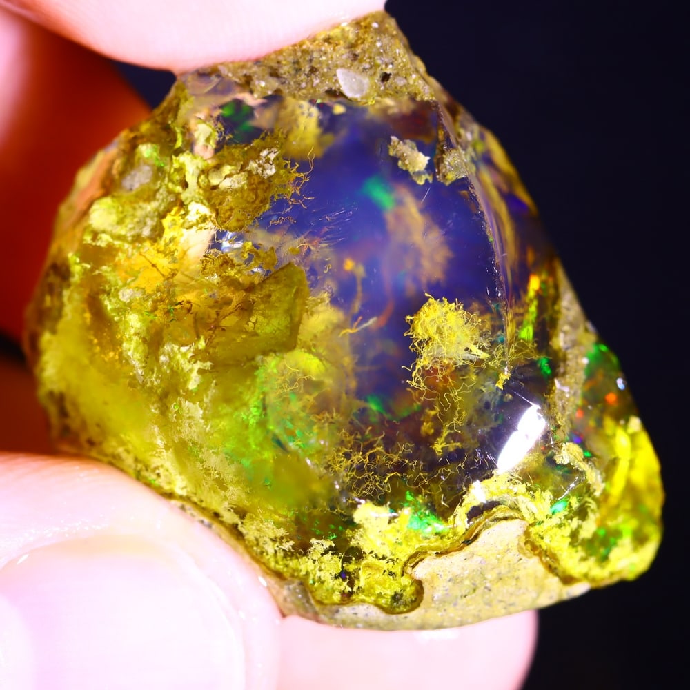 52Ct Crystal Opal Specimen - Ethiopian Opal - Crystal Raw Rough: Ksmith Jewels Global Welcome to our auction house, today auction brought to you by Ksmith Jewels Global based in Penang, Malaysia specialize in all kinds of opal and color gemstone both in manufacturi