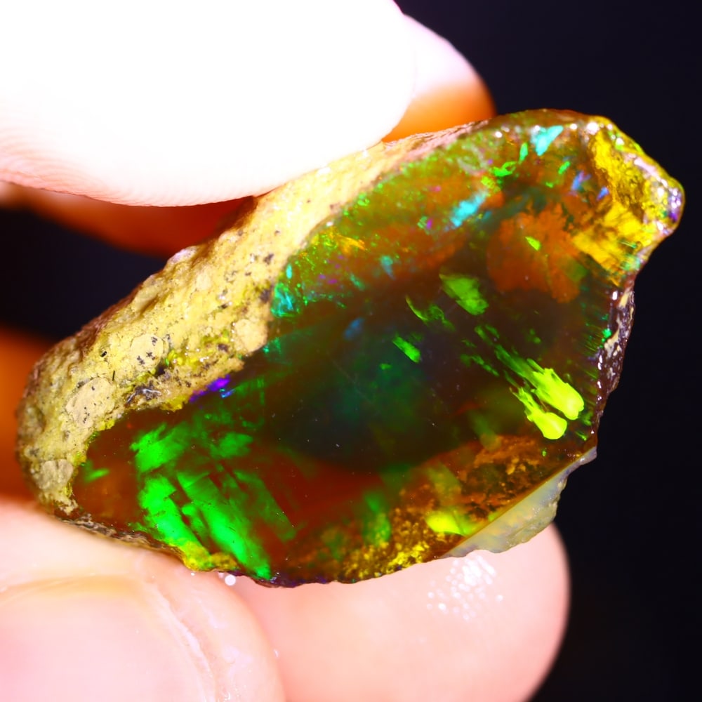 27Ct Crystal Opal Specimen - Ethiopian Opal - Crystal Raw Rough: Ksmith Jewels Global Welcome to our auction house, today auction brought to you by Ksmith Jewels Global based in Penang, Malaysia specialize in all kinds of opal and color gemstone both in manufacturi