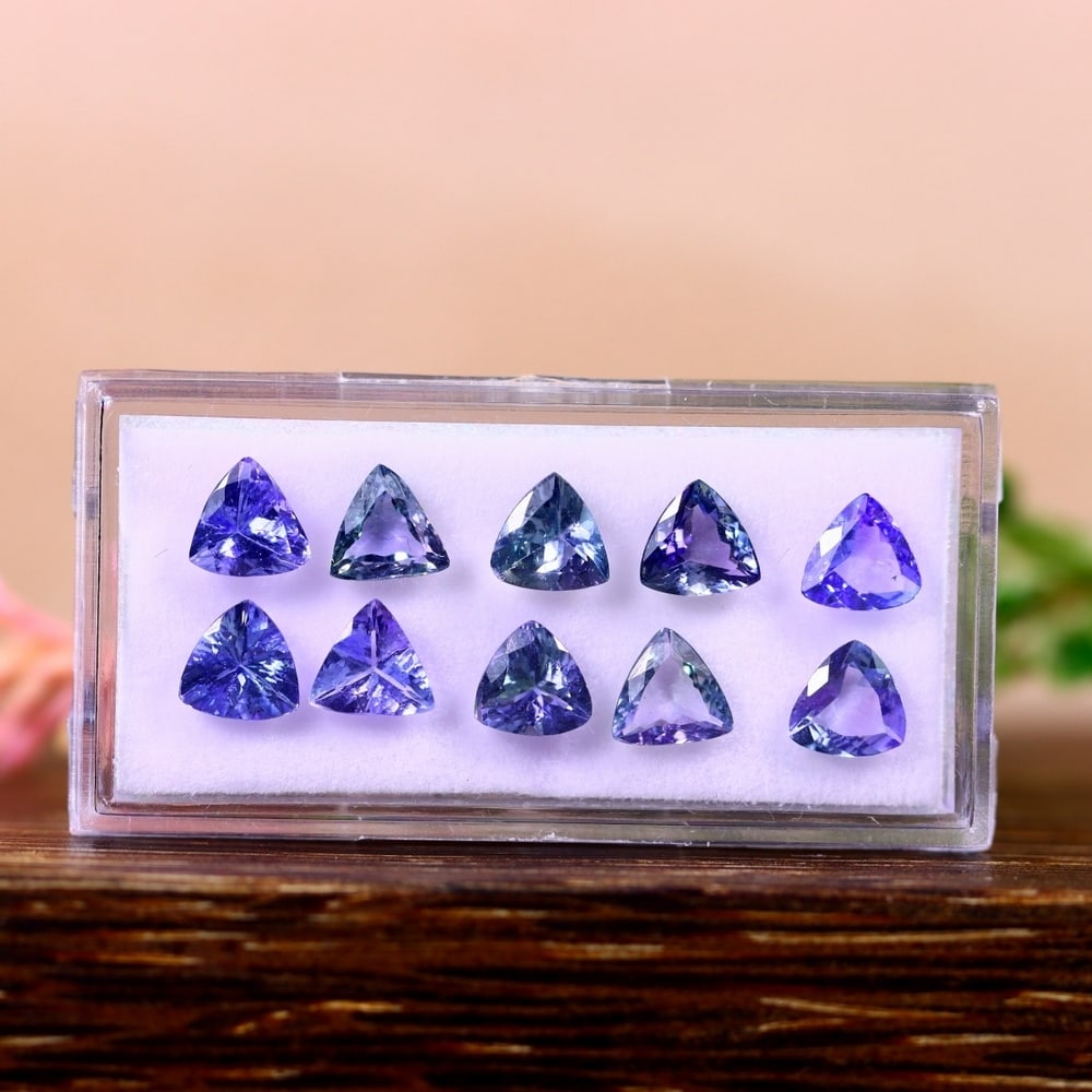 8.25Ct Tanzanite Set - Polished Faceted: Ksmith Jewels Global Welcome to our auction house, today auction brought to you by Ksmith Jewels Global based in Penang, Malaysia specialize in all kinds of opal and color gemstone both in manufacturi