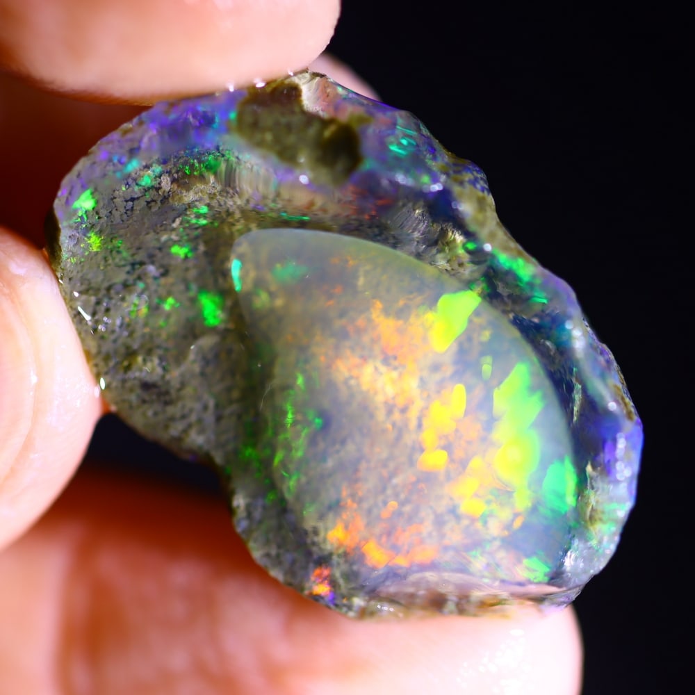 21Ct Crystal Opal Specimen - Ethiopian Opal - Crystal Raw Rough: Ksmith Jewels Global Welcome to our auction house, today auction brought to you by Ksmith Jewels Global based in Penang, Malaysia specialize in all kinds of opal and color gemstone both in manufacturi
