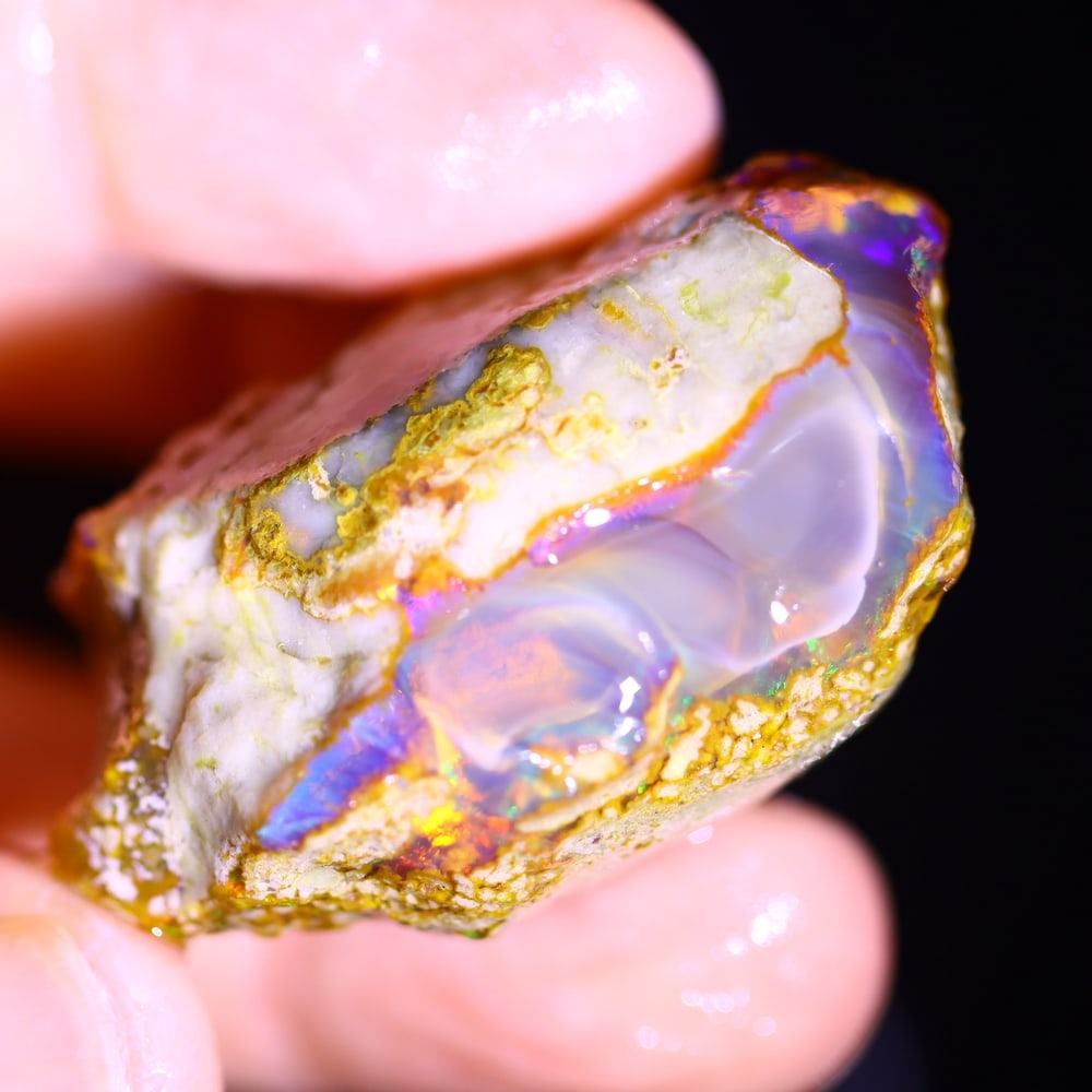 84Ct Crystal Opal Specimen - Ethiopian Opal - Crystal Raw Rough: Ksmith Jewels Global Welcome to our auction house, today auction brought to you by Ksmith Jewels Global based in Penang, Malaysia specialize in all kinds of opal and color gemstone both in manufacturi
