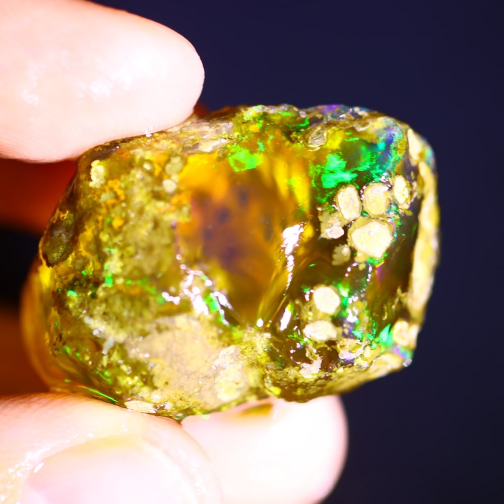 66Ct Crystal Opal Specimen - Ethiopian Opal - Crystal Raw Rough: Ksmith Jewels Global Welcome to our auction house, today auction brought to you by Ksmith Jewels Global based in Penang, Malaysia specialize in all kinds of opal and color gemstone both in manufacturi