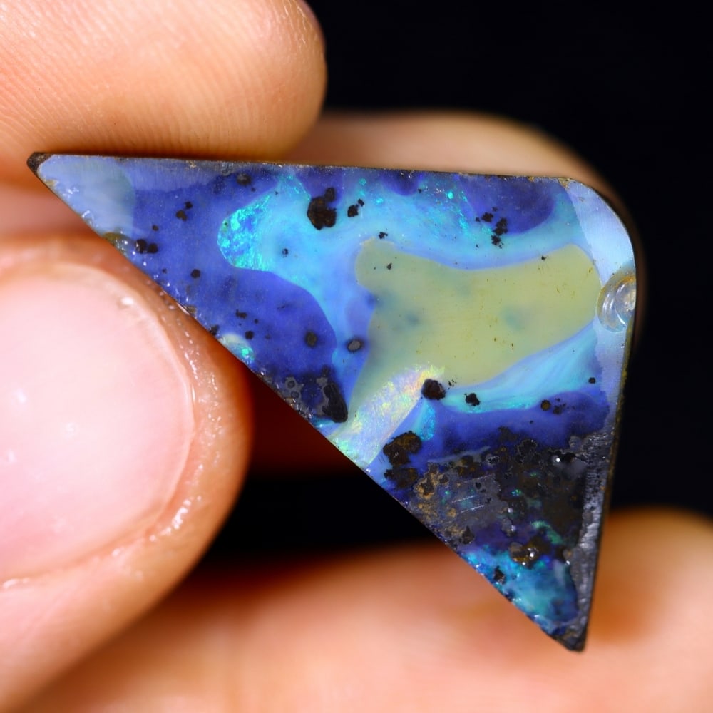 17Ct Winton Boulder Rough Opal - Australian Opal - Freeform Rough: Ksmith Jewels Global Welcome to our auction house, today auction brought to you by Ksmith Jewels Global based in Penang, Malaysia specialize in all kinds of opal and color gemstone both in manufacturi