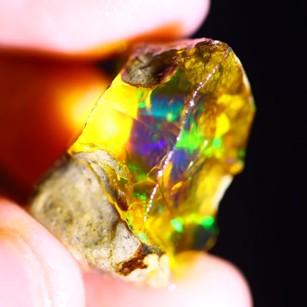 17Ct Crystal Opal Specimen - Ethiopian Opal - Crystal Raw Rough: Ksmith Jewels Global Welcome to our auction house, today auction brought to you by Ksmith Jewels Global based in Penang, Malaysia specialize in all kinds of opal and color gemstone both in manufacturi