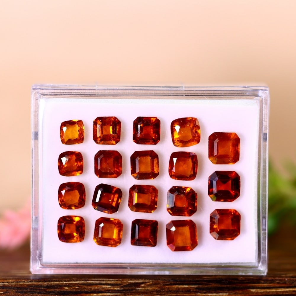 21.25Ct Spessartite Garnet Set - Polished Faceted: Ksmith Jewels Global Welcome to our auction house, today auction brought to you by Ksmith Jewels Global based in Penang, Malaysia specialize in all kinds of opal and color gemstone both in manufacturi