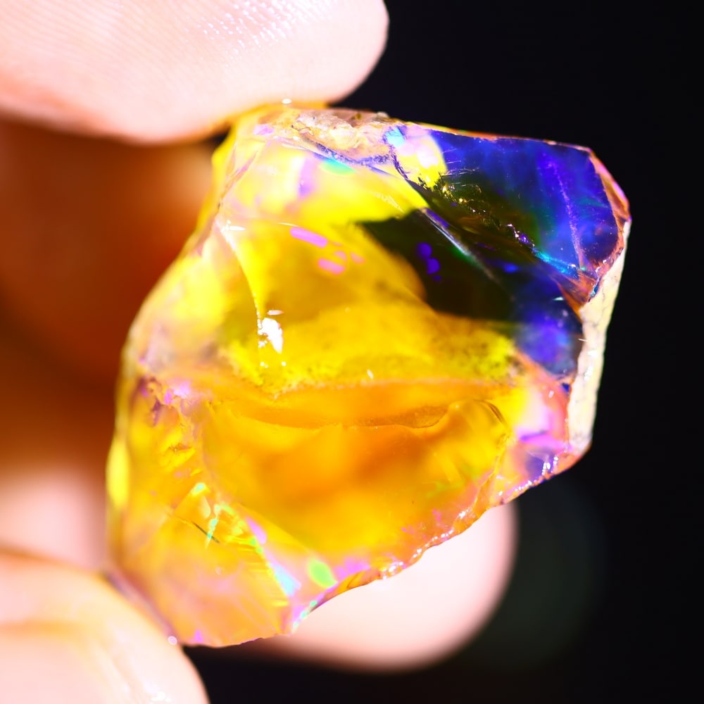 38Ct Crystal Opal Specimen - Ethiopian Opal - Crystal Raw Rough: Ksmith Jewels Global Welcome to our auction house, today auction brought to you by Ksmith Jewels Global based in Penang, Malaysia specialize in all kinds of opal and color gemstone both in manufacturi