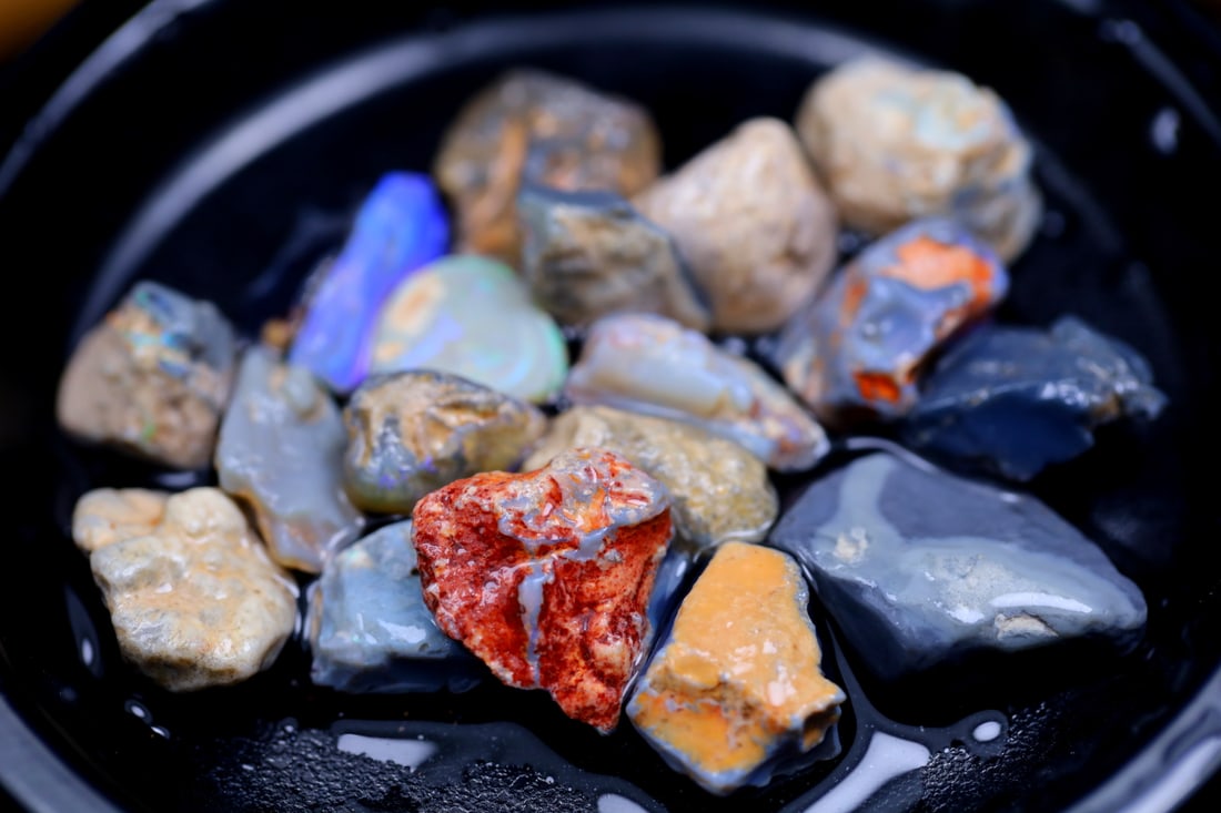 Rare Opal Fossil Lightning Ridge Fossilized Opal 194.46cts 13.6x12x10MM: Ksmith Jewels Global Welcome to our auction house, today auction brought to you by Ksmith Jewels Global based in Penang, Malaysia specialize in all kinds of opal and color gemstone both in manufacturi