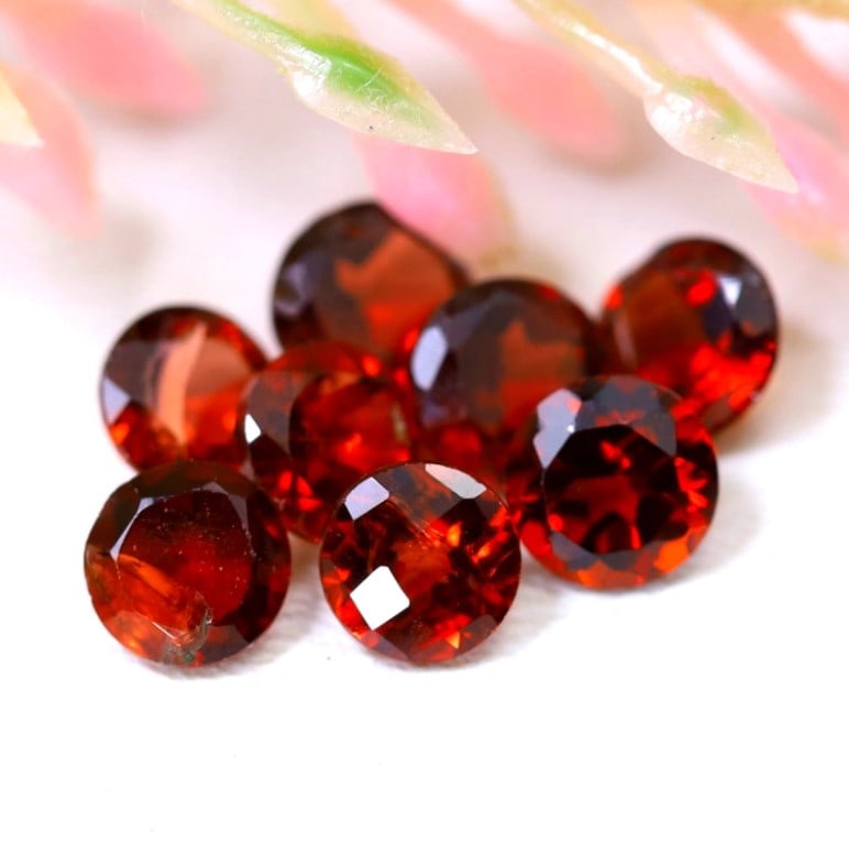Garnet 2.66Ct Natural Round Cut Orange Red Garnet Lot: Ksmith Jewels Global Welcome to our auction house, today auction brought to you by Ksmith Jewels Global based in Penang, Malaysia specialize in all kinds of opal and color gemstone both in manufacturi