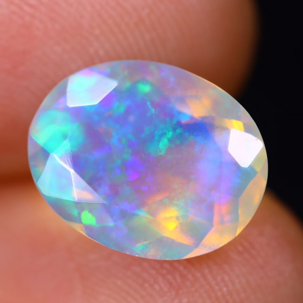 2.91Ct Welo Opal Polished - Ethiopian Opal - Oval Faceted: Ksmith Jewels Global Welcome to our auction house, today auction brought to you by Ksmith Jewels Global based in Penang, Malaysia specialize in all kinds of opal and color gemstone both in manufacturi