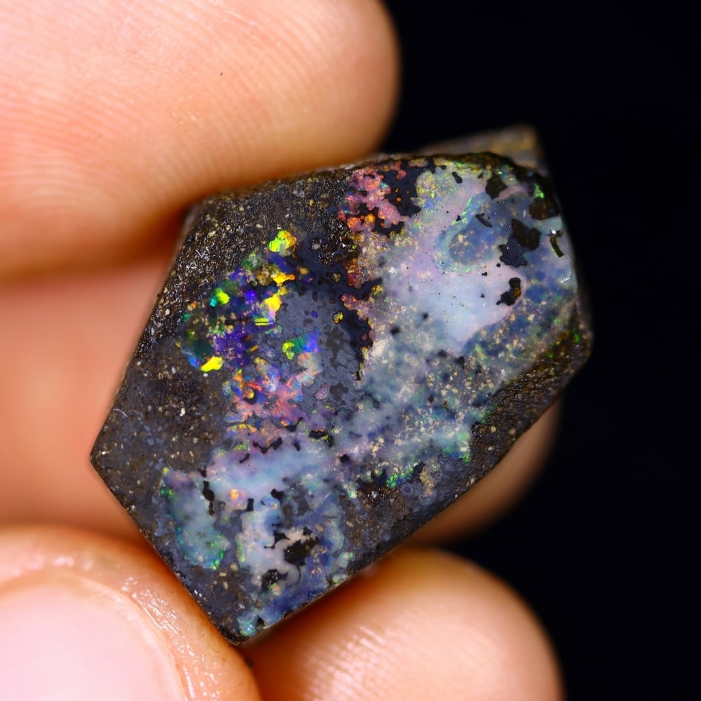17Ct Winton Boulder Rough Opal - Australian Opal - Freeform Rough: Ksmith Jewels Global Welcome to our auction house, today auction brought to you by Ksmith Jewels Global based in Penang, Malaysia specialize in all kinds of opal and color gemstone both in manufacturi