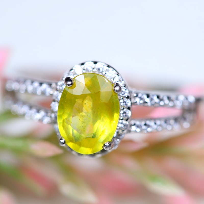 Total Weight of 13.70Ct Heated Gemstone Yellow Sapphire & Cubic Zirconia Women Ring 925 Silver Size (1 of 2)