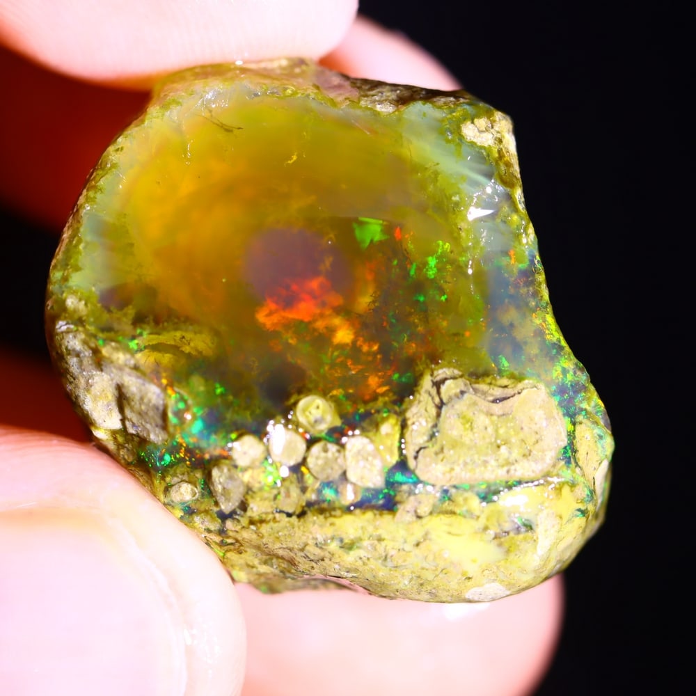 56Ct Crystal Opal Specimen - Ethiopian Opal - Crystal Raw Rough: Ksmith Jewels Global Welcome to our auction house, today auction brought to you by Ksmith Jewels Global based in Penang, Malaysia specialize in all kinds of opal and color gemstone both in manufacturi