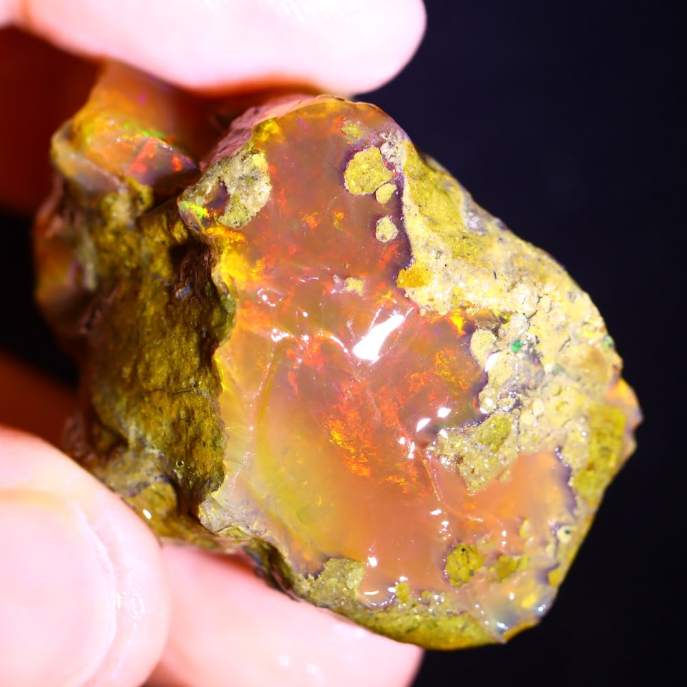 87Ct Crystal Opal Specimen - Ethiopian Opal - Crystal Raw Rough: Ksmith Jewels Global Welcome to our auction house, today auction brought to you by Ksmith Jewels Global based in Penang, Malaysia specialize in all kinds of opal and color gemstone both in manufacturi