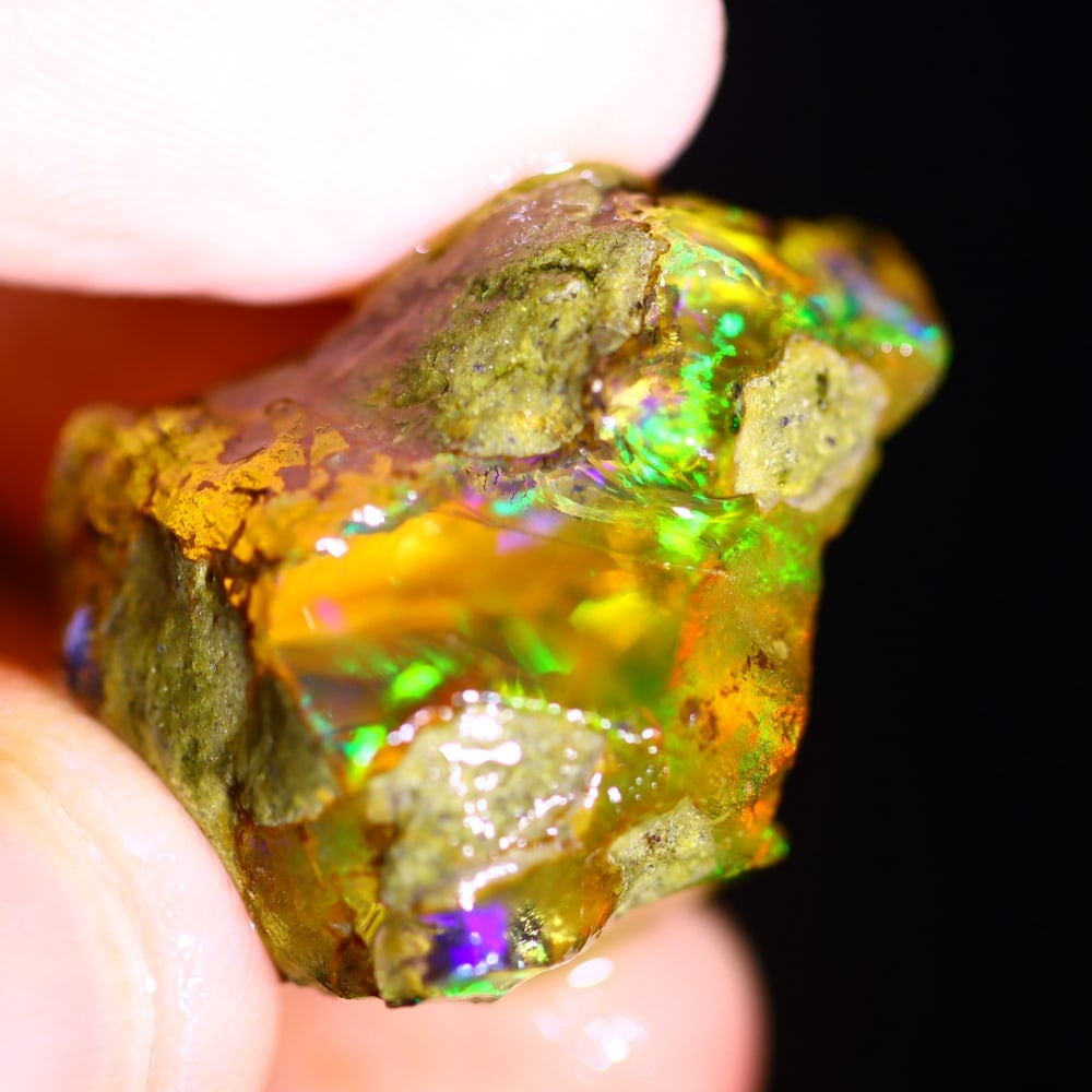 27Ct Crystal Opal Specimen - Ethiopian Opal - Crystal Raw Rough: Ksmith Jewels Global Welcome to our auction house, today auction brought to you by Ksmith Jewels Global based in Penang, Malaysia specialize in all kinds of opal and color gemstone both in manufacturi