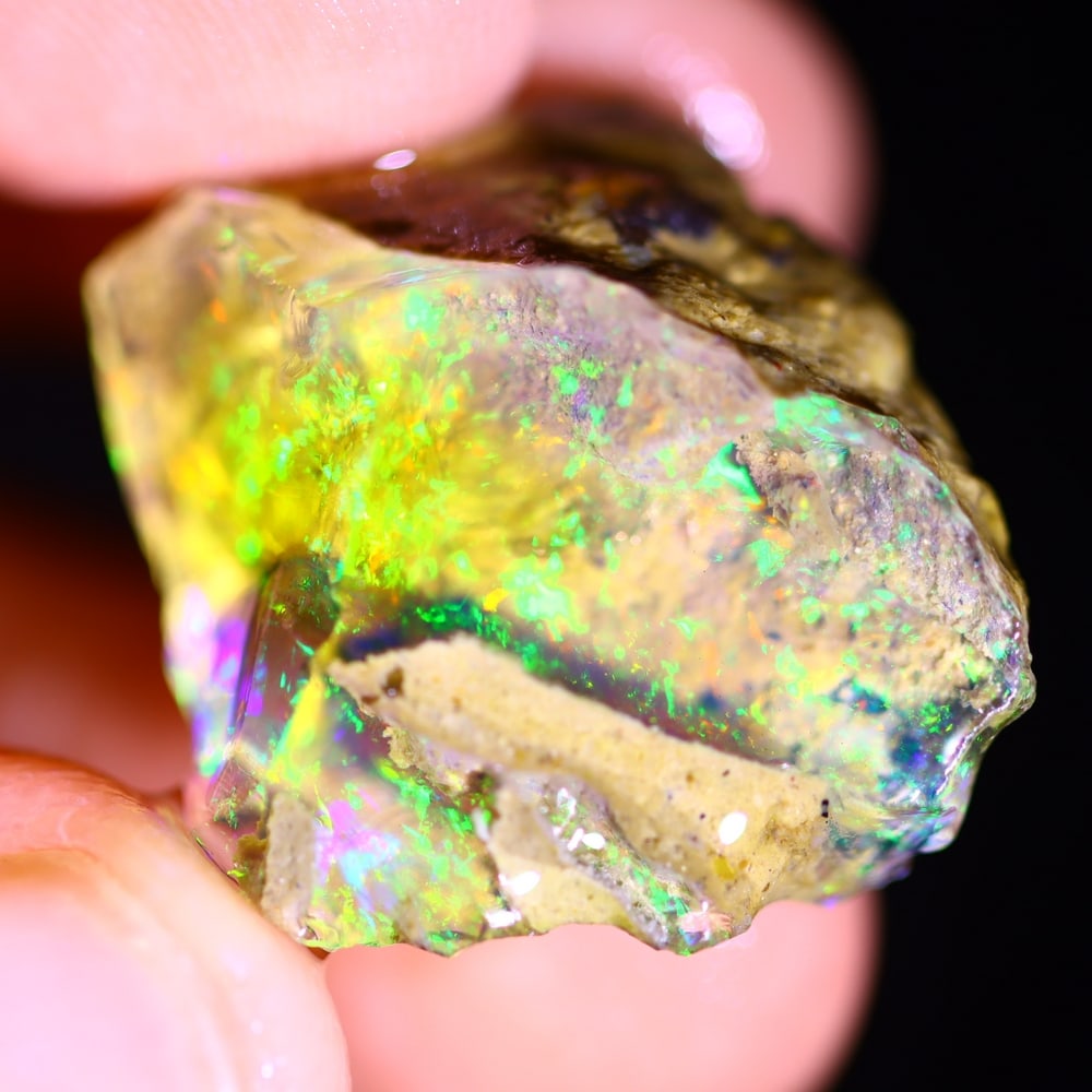 23Ct Crystal Opal Specimen - Ethiopian Opal - Crystal Raw Rough: Ksmith Jewels Global Welcome to our auction house, today auction brought to you by Ksmith Jewels Global based in Penang, Malaysia specialize in all kinds of opal and color gemstone both in manufacturi