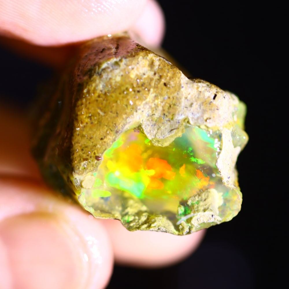 62Ct Crystal Opal Specimen - Ethiopian Opal - Crystal Raw Rough: Ksmith Jewels Global Welcome to our auction house, today auction brought to you by Ksmith Jewels Global based in Penang, Malaysia specialize in all kinds of opal and color gemstone both in manufacturi
