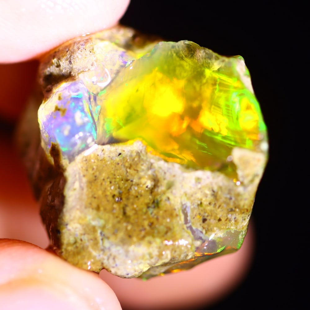 39Ct Crystal Opal Specimen - Ethiopian Opal - Crystal Raw Rough: Ksmith Jewels Global Welcome to our auction house, today auction brought to you by Ksmith Jewels Global based in Penang, Malaysia specialize in all kinds of opal and color gemstone both in manufacturi