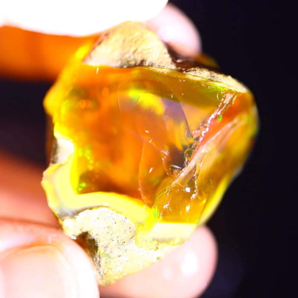 94Ct Crystal Opal Specimen - Ethiopian Opal - Crystal Raw Rough: Ksmith Jewels Global Welcome to our auction house, today auction brought to you by Ksmith Jewels Global based in Penang, Malaysia specialize in all kinds of opal and color gemstone both in manufacturi