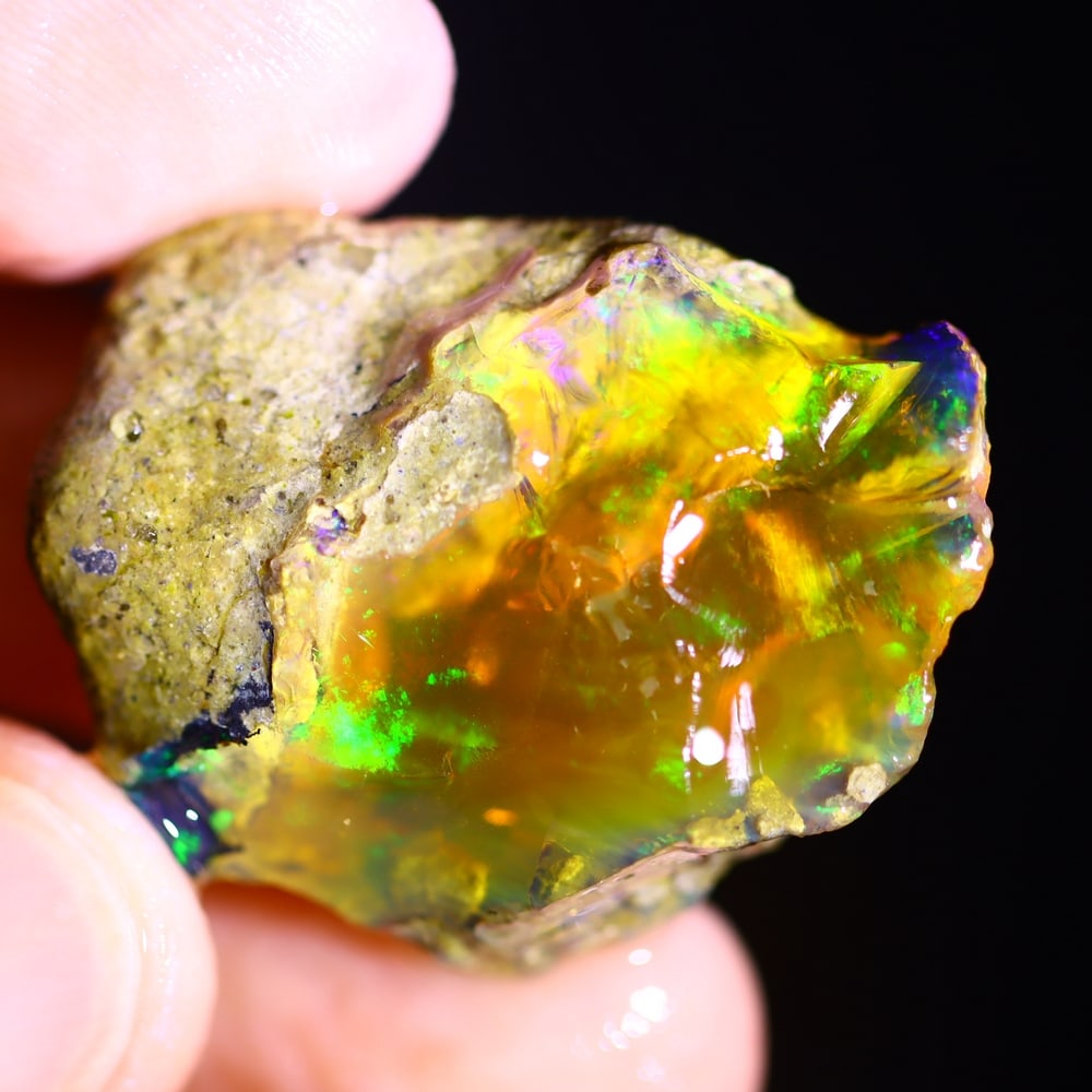 31Ct Crystal Opal Specimen - Ethiopian Opal - Crystal Raw Rough: Ksmith Jewels Global Welcome to our auction house, today auction brought to you by Ksmith Jewels Global based in Penang, Malaysia specialize in all kinds of opal and color gemstone both in manufacturi