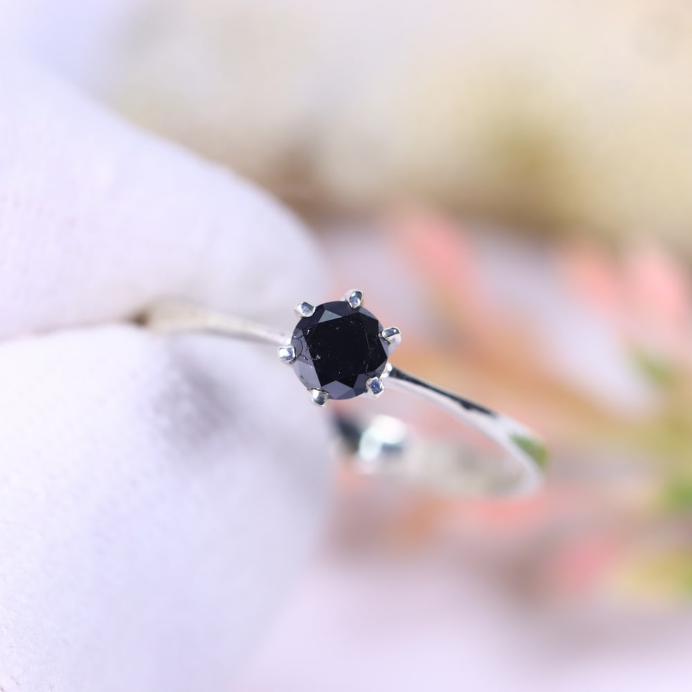 0.87g Natural Diamond Sterling Silver 925 Ring - Size US 5 - Total Diamond 0.27ct: Ksmith Jewels Global Welcome to our auction house, today auction brought to you by Ksmith Jewels Global based in Penang, Malaysia specialize in all kinds of opal, diamond and color gemstone both in ma