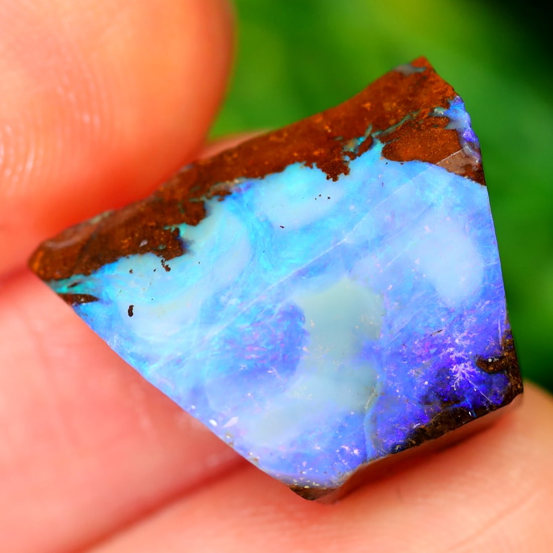 12.73Ct Winton Boulder Cutter Rough Opal - Australian Opal - Rough Opal: Ksmith Jewels Global Welcome to our auction house, today auction brought to you by Ksmith Jewels Global based in Penang, Malaysia specialize in all kinds of opal and color gemstone both in manufacturi