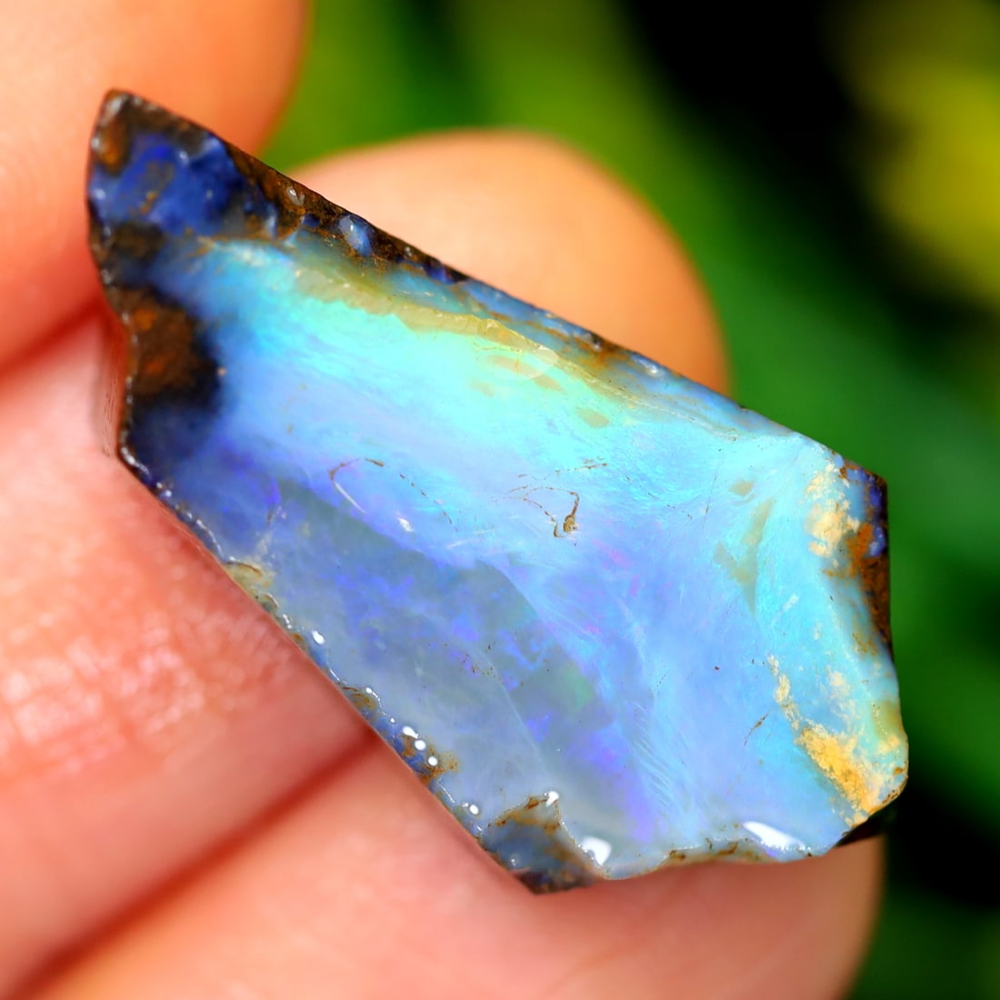 17.02Ct Winton Boulder Cutter Rough Opal - Australian Opal - Rough Opal: Ksmith Jewels Global Welcome to our auction house, today auction brought to you by Ksmith Jewels Global based in Penang, Malaysia specialize in all kinds of opal and color gemstone both in manufacturi