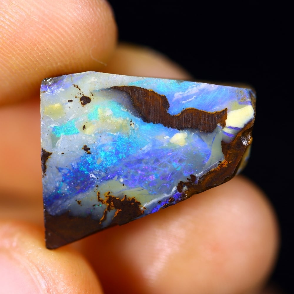 21Ct Winton Boulder Rough Opal - Australian Opal - Freeform Rough: Ksmith Jewels Global Welcome to our auction house, today auction brought to you by Ksmith Jewels Global based in Penang, Malaysia specialize in all kinds of opal and color gemstone both in manufacturi