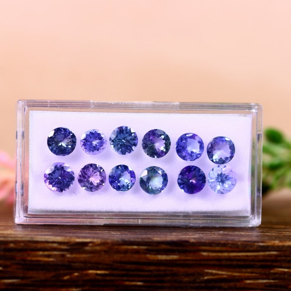 10Ct Tanzanite Set - Polished Faceted: Ksmith Jewels Global Welcome to our auction house, today auction brought to you by Ksmith Jewels Global based in Penang, Malaysia specialize in all kinds of opal and color gemstone both in manufacturi