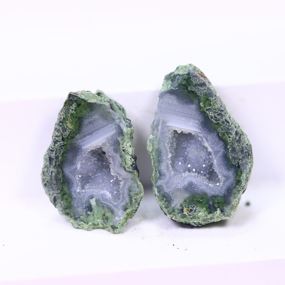 4.78g Mexican Geode Druzy - Mineral Rough: Ksmith Jewels Global Welcome to our auction house, today auction brought to you by Ksmith Jewels Global based in Penang, Malaysia specialize in all kinds of opal and color gemstone both in manufacturi