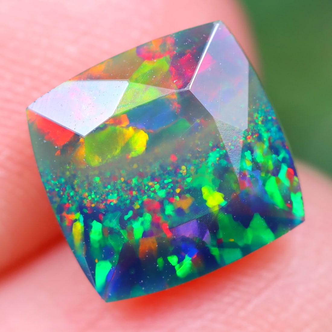 1.29Ct Natural Flashy Rainbow Ethiopian Smoked Welo Opal: Ksmith Jewels Global Welcome to our auction house, today auction brought to you by Ksmith Jewels Global based in Penang, Malaysia specialize in all kinds of opal and color gemstone both in manufacturi