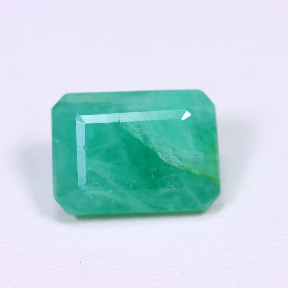 5.55Ct Brazilian Sakota Emerald - Natural Emerald: Ksmith Jewels Global Welcome to our auction house, today auction brought to you by Ksmith Jewels Global based in Penang, Malaysia specialize in all kinds of opal and color gemstone both in manufacturi