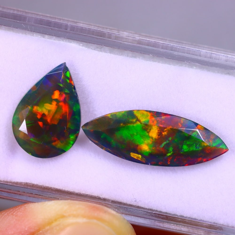 4.34Ct Group of 2 Welo Black Opal Polished - Ethiopian Opal - Faceted Set: Ksmith Jewels Global Welcome to our auction house, today auction brought to you by Ksmith Jewels Global based in Penang, Malaysia specialize in all kinds of opal and color gemstone both in manufacturi