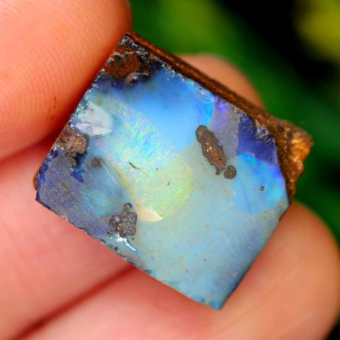 11.4Ct Winton Boulder Cutter Rough Opal - Australian Opal - Rough Opal: Ksmith Jewels Global Welcome to our auction house, today auction brought to you by Ksmith Jewels Global based in Penang, Malaysia specialize in all kinds of opal and color gemstone both in manufacturi