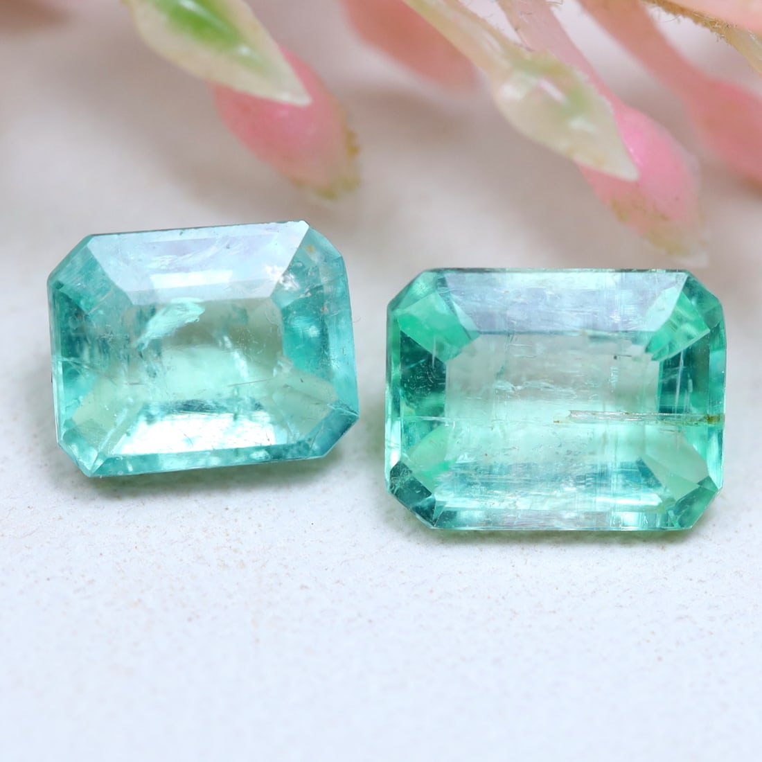 Emerald 1.43Ct Natural Afghanistan Green Emerald Gemstone (1 of 2)